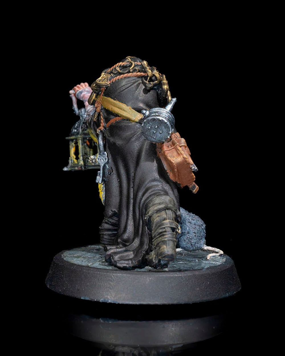 Darach Ancient Wizard Miniature with Lantern
