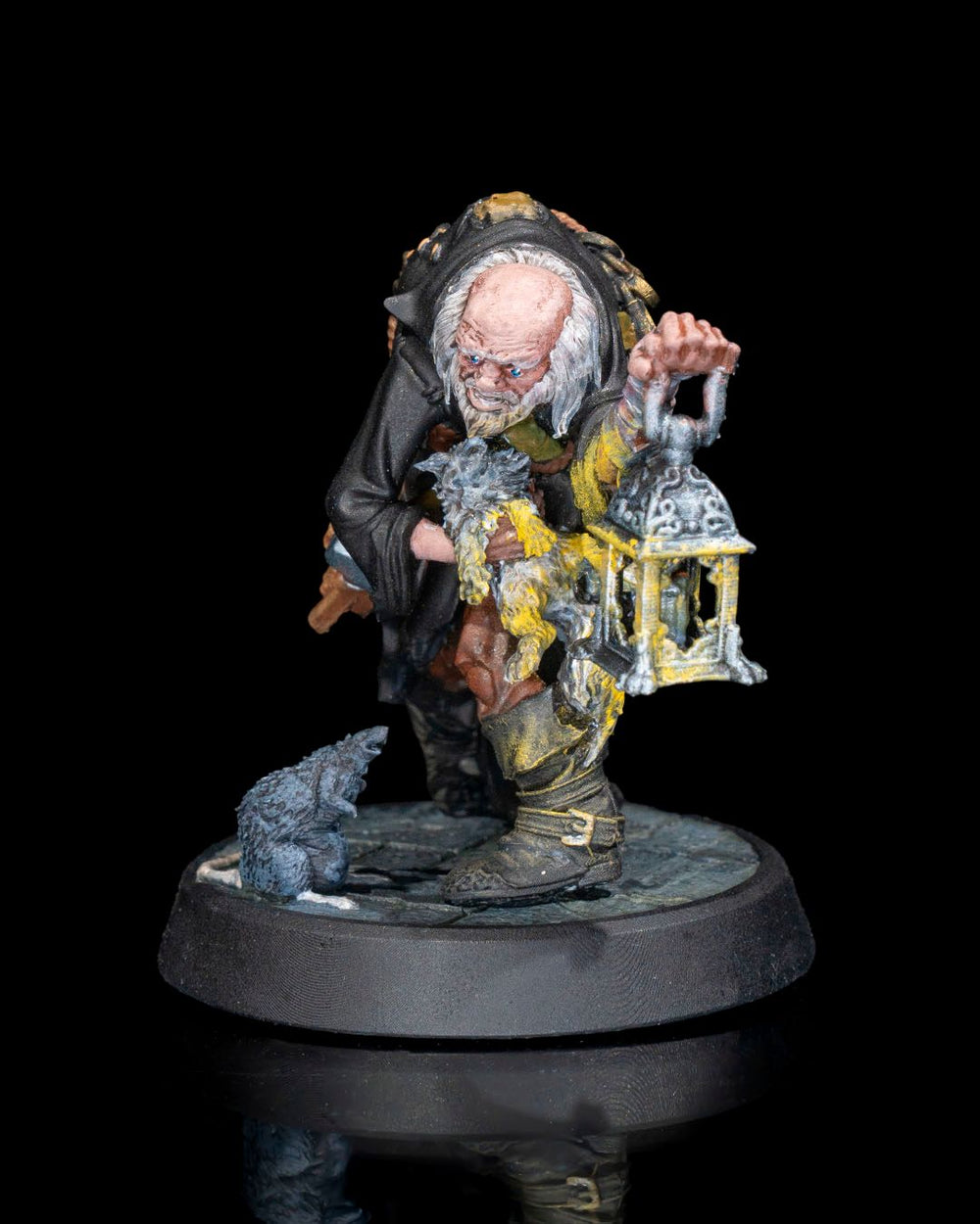 Darach Ancient Wizard Miniature with Lantern