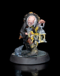 Darach Ancient Wizard Miniature with Lantern